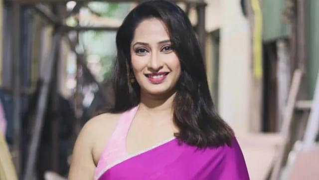 प्रिया मराठे का निधन (Priya Marathe Death News 2025): पवित्र रिश्ता अभिनेत्री का अधूरा सफर Svg+xml,%3Csvg%20viewBox%3D%220%200%20300%20169%22%20width%3D%22300%22%20height%3D%22169%22%20xmlns%3D%22http%3A%2F%2Fwww.w3